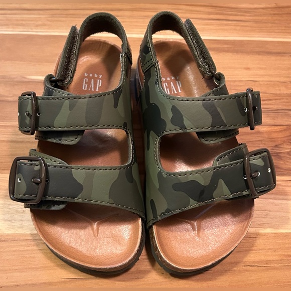 2 PAIR! GAP Toddler Buckle Sandals Camo and Heather Grey SIZE 7-8 - Picture 4 of 10